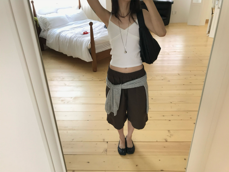 美色蕾絲邊交疊背心