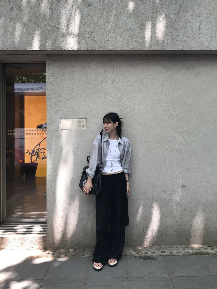 霧光澤排鈕細節裙褲