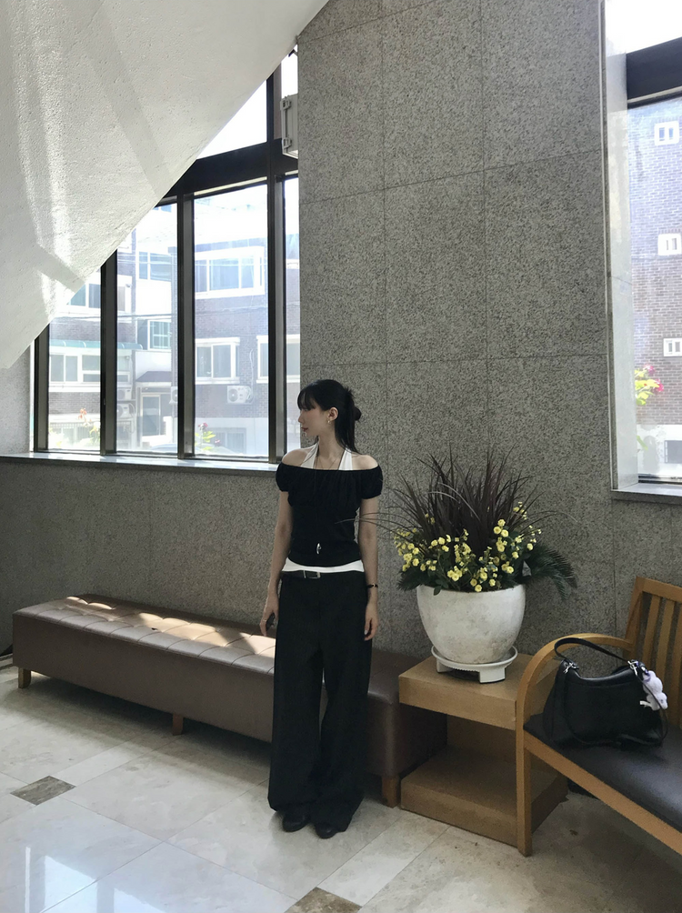 美肩抓皺修腰細節上衣