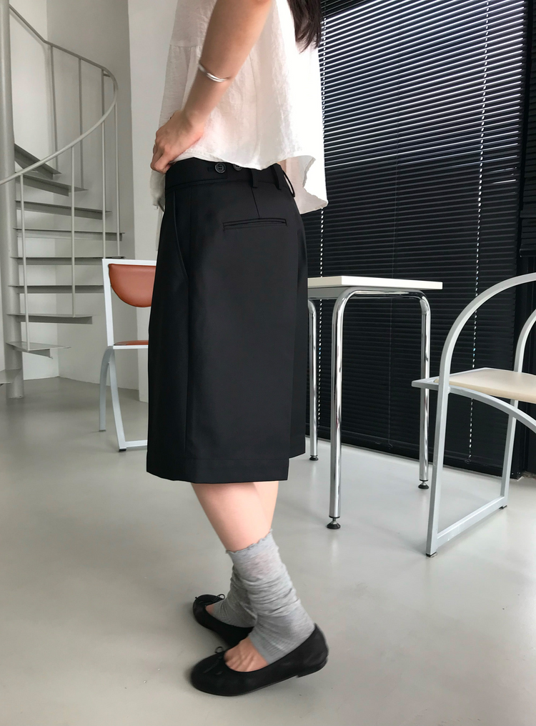 荷葉邊垂帶排鈕細節上衣