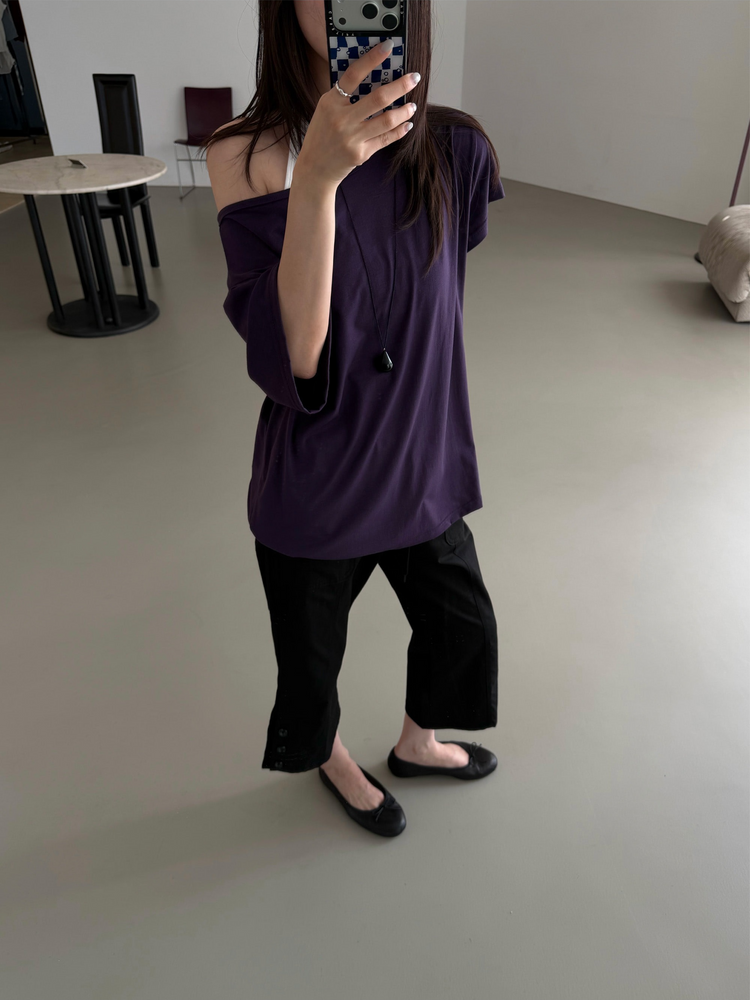美色側露肩休閒上衣