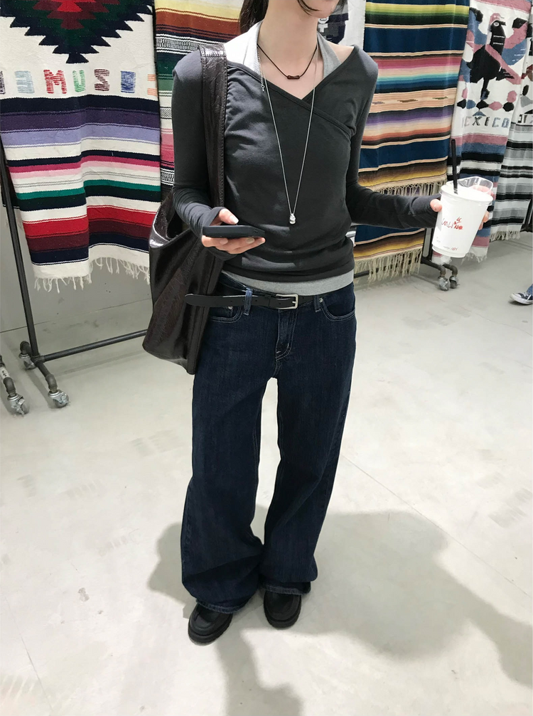 交疊V領細節上衣