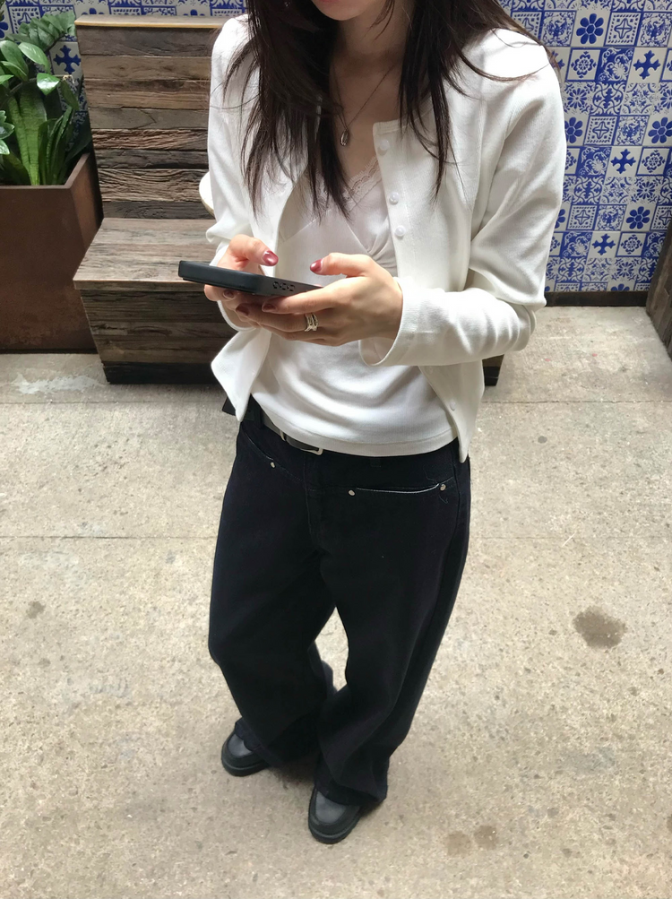 蕾絲邊胸線細節上衣