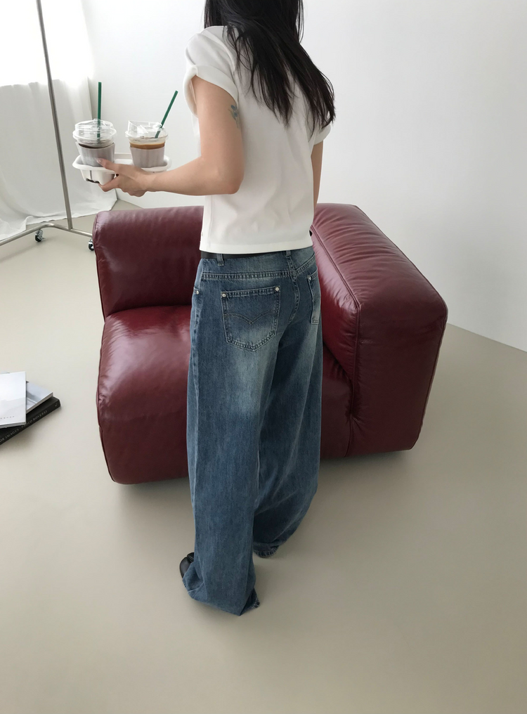 美色鉚釘細節牛仔褲