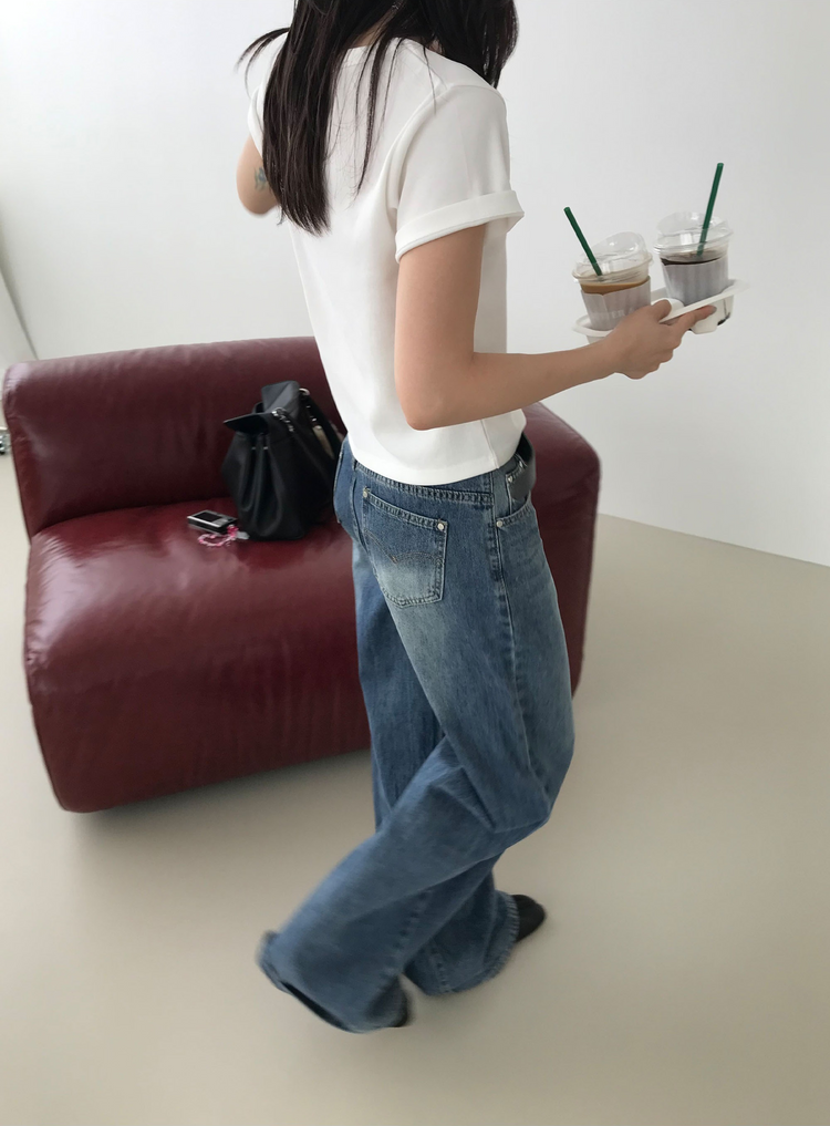 美色鉚釘細節牛仔褲