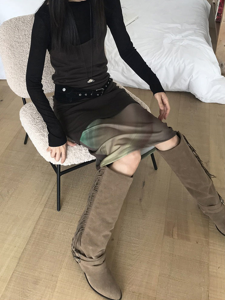 麂皮流蘇細節尖頭長靴