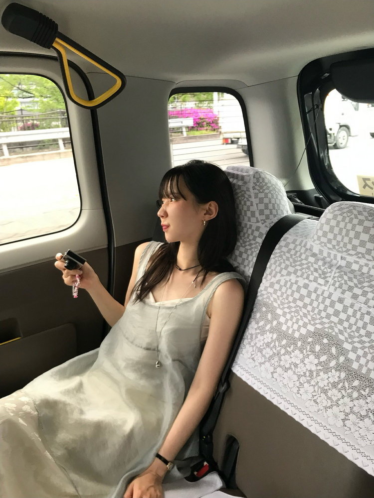 美色透膚壓線細節連身裙