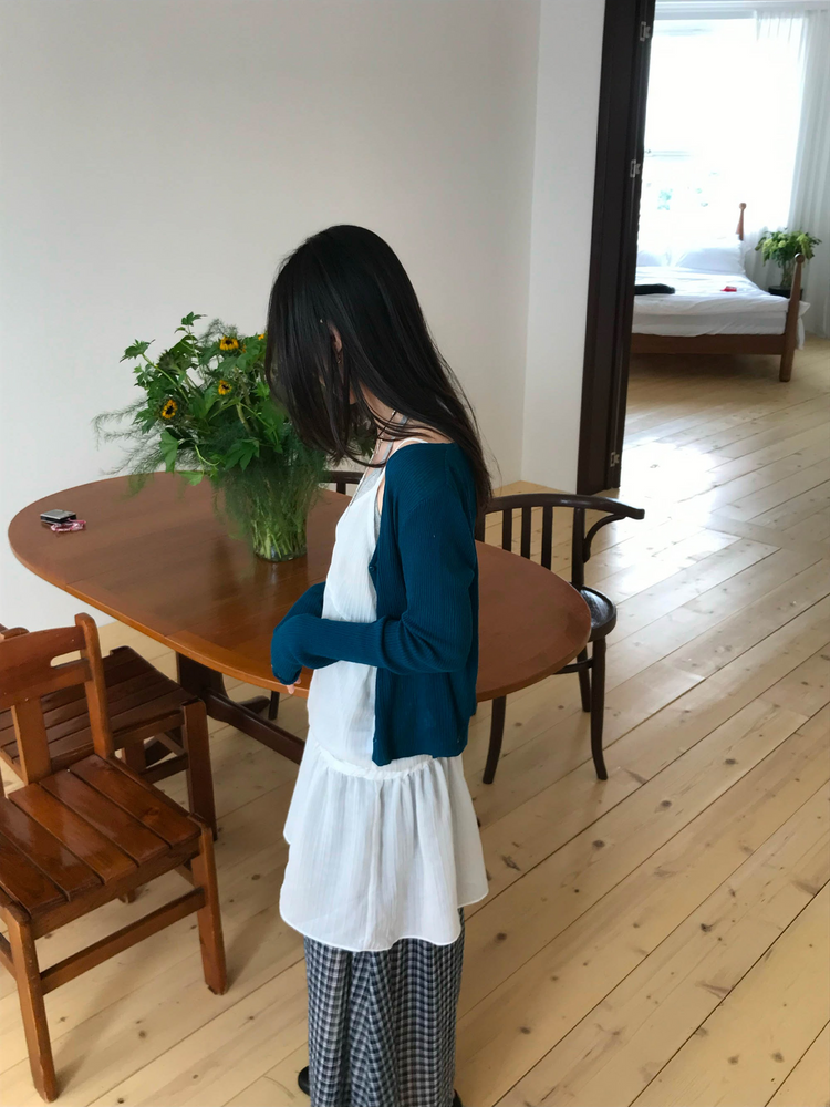 掛脖胸壓線細節上衣