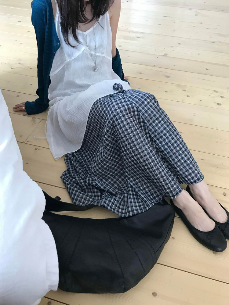 掛脖胸壓線細節上衣