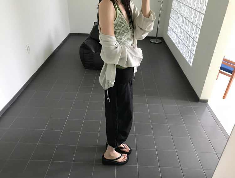 掛脖深V修腰上衣