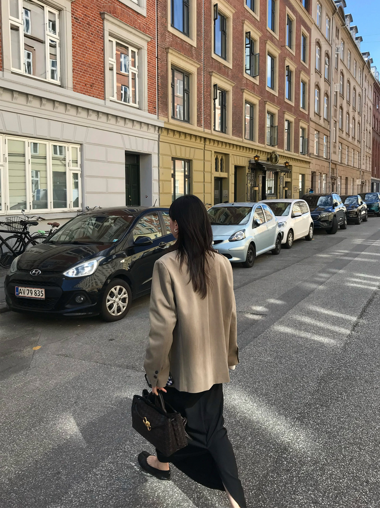 極簡中壓線後開叉及踝裙