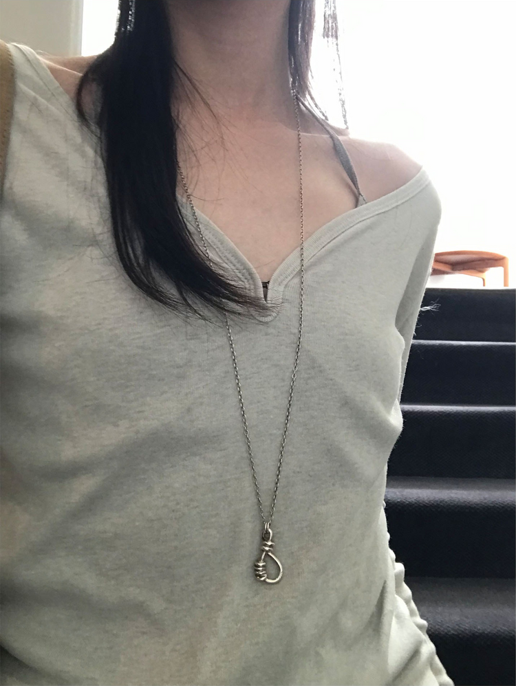 弧線V領細節修身上衣