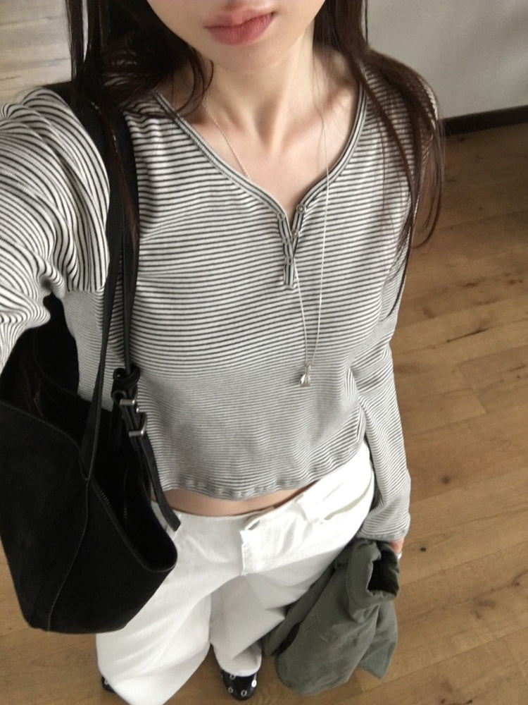 條紋V領暗扣細節上衣