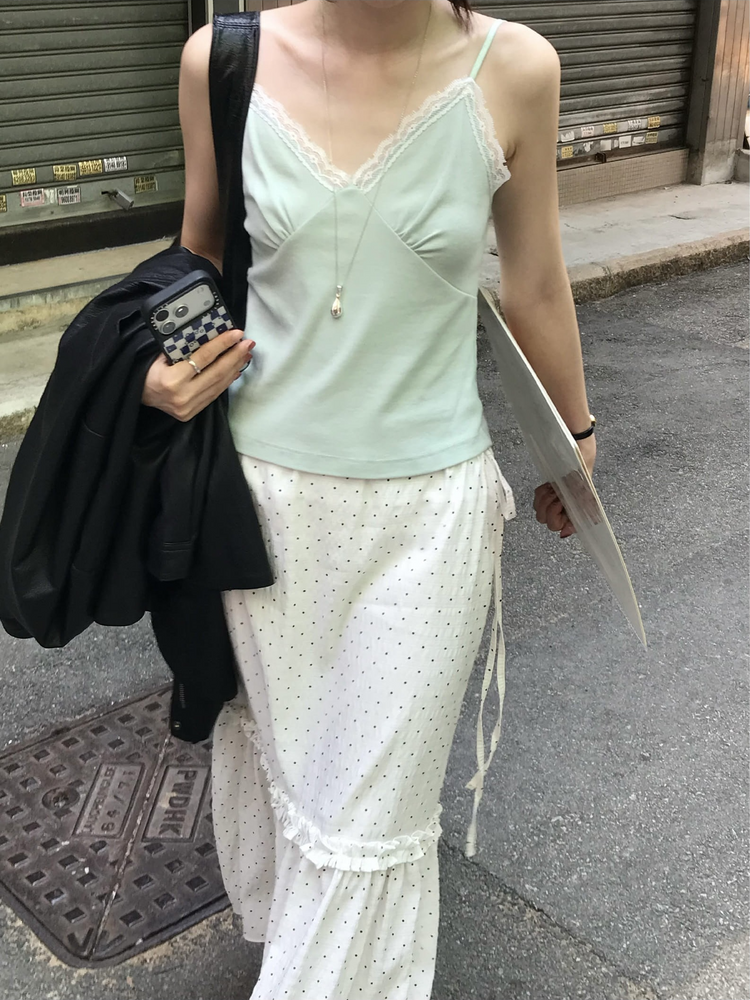 蕾絲邊胸線細節上衣