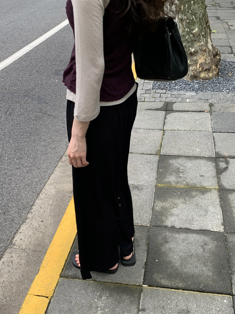 後開叉扣鈕抽繩及踝裙