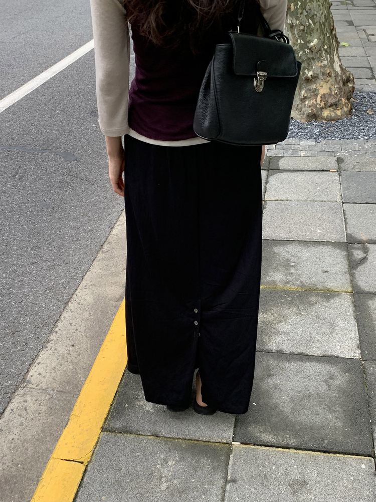 後開叉扣鈕抽繩及踝裙
