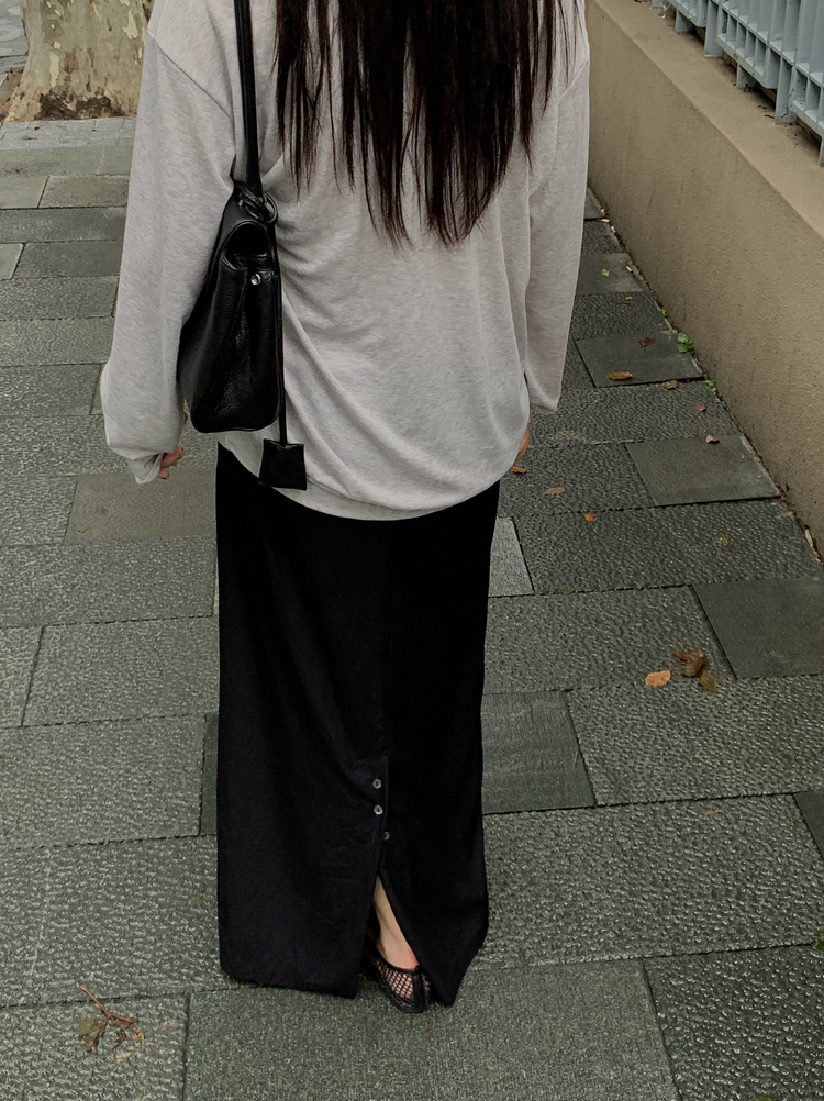 後開叉扣鈕抽繩及踝裙