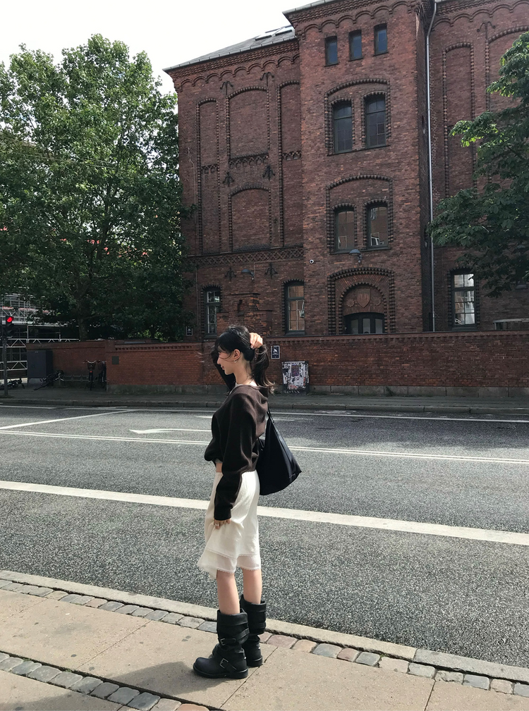 船領弧下擺修腰上衣