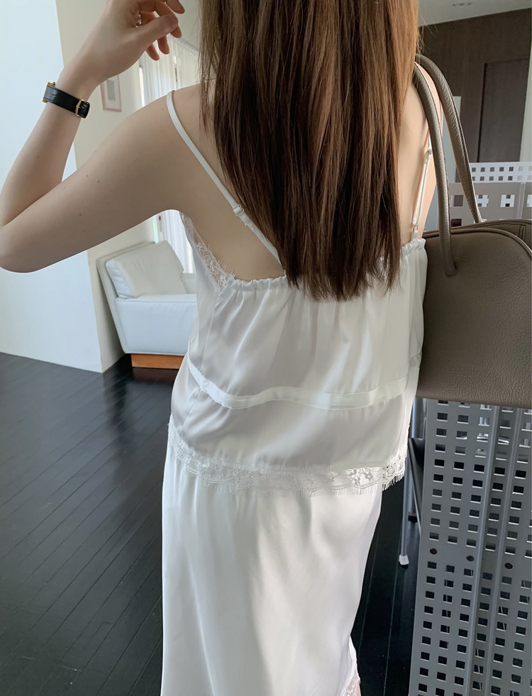 霧光澤蕾絲邊細節修腰上衣