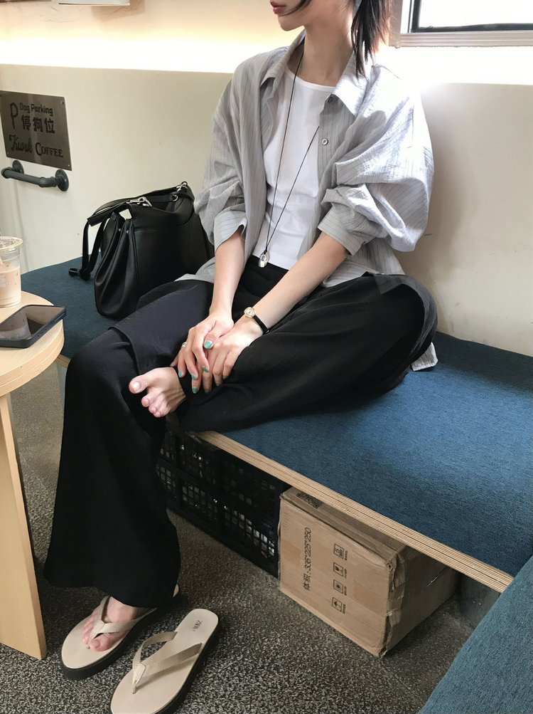 霧光澤排鈕細節裙褲