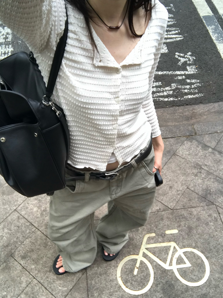 壓花線細節排鈕七分袖上衣