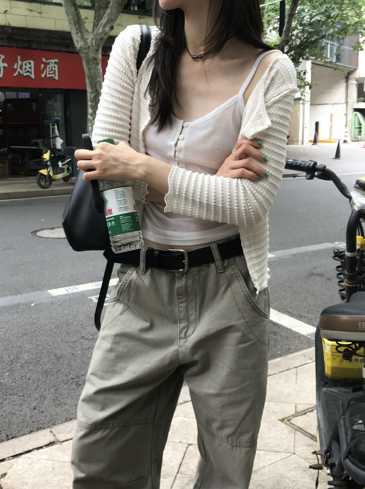 壓花線細節排鈕七分袖上衣
