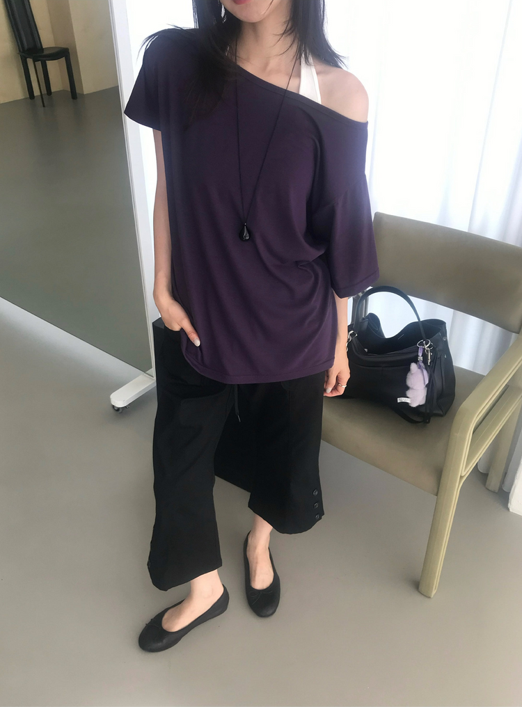 美色側露肩休閒上衣