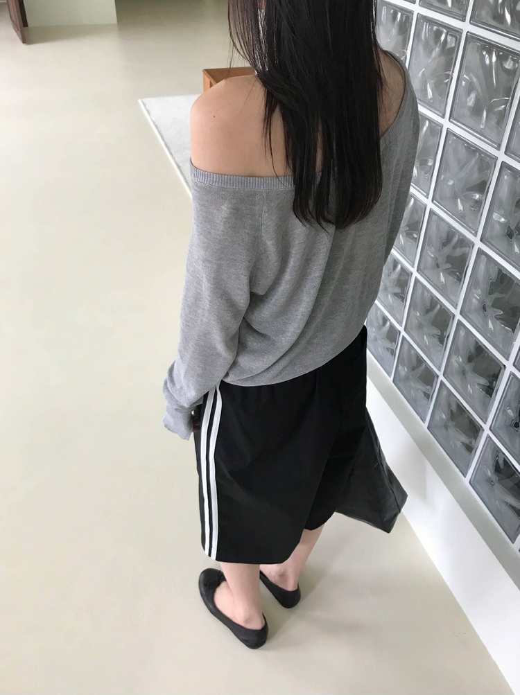 美色透膚V領針織上衣