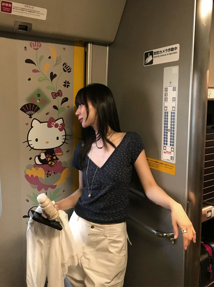 小碎花交疊細節上衣