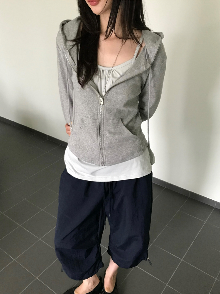 輕薄弧下擺連帽修身外套