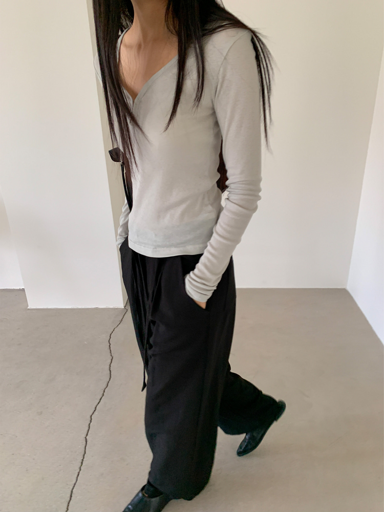 弧線V領細節修身上衣