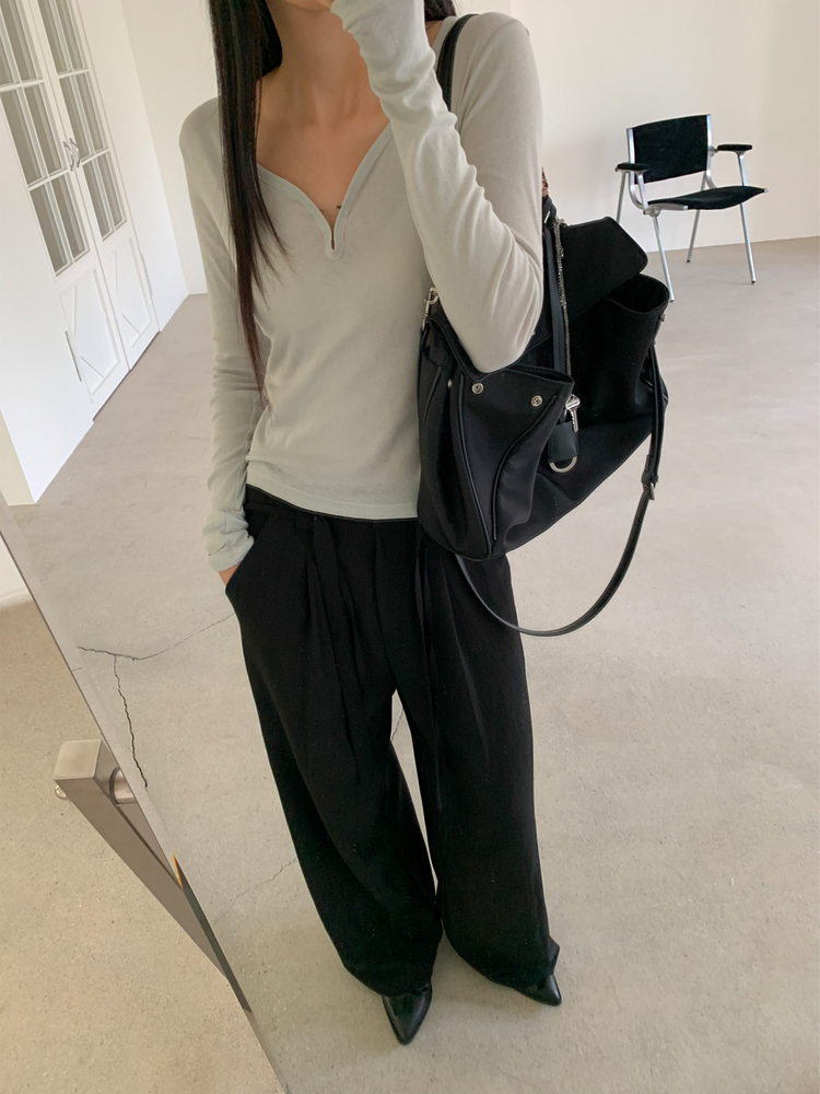 弧線V領細節修身上衣