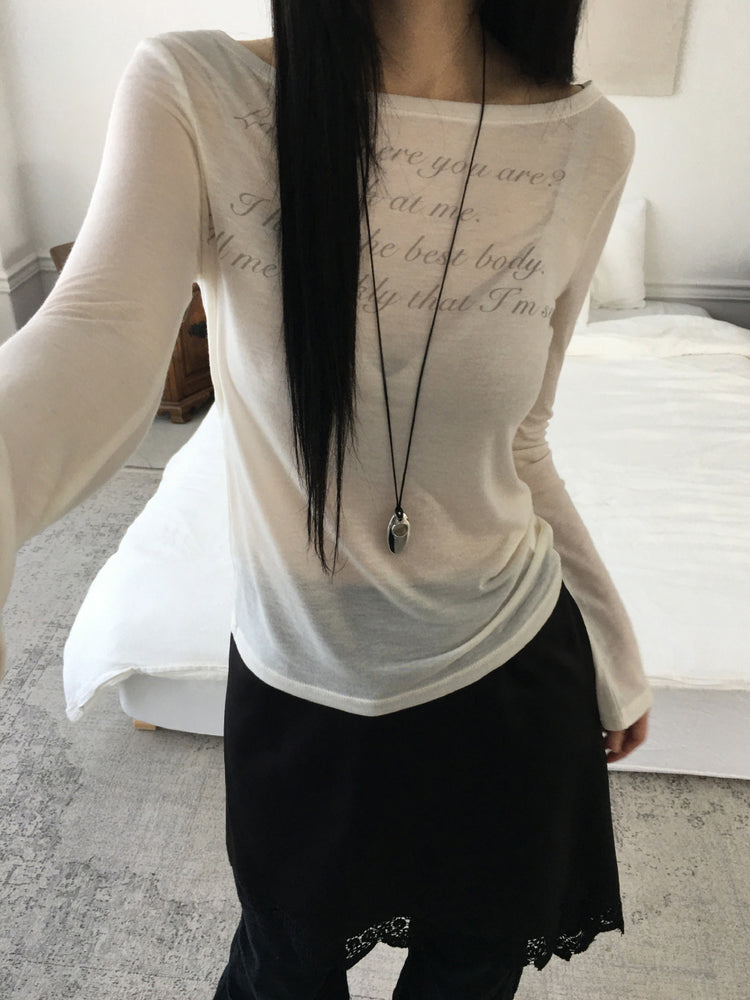 微透美鎖骨字母印花上衣