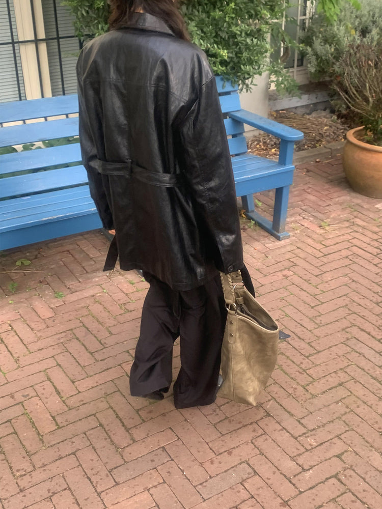 微透垂帶荷葉邊細節上衣