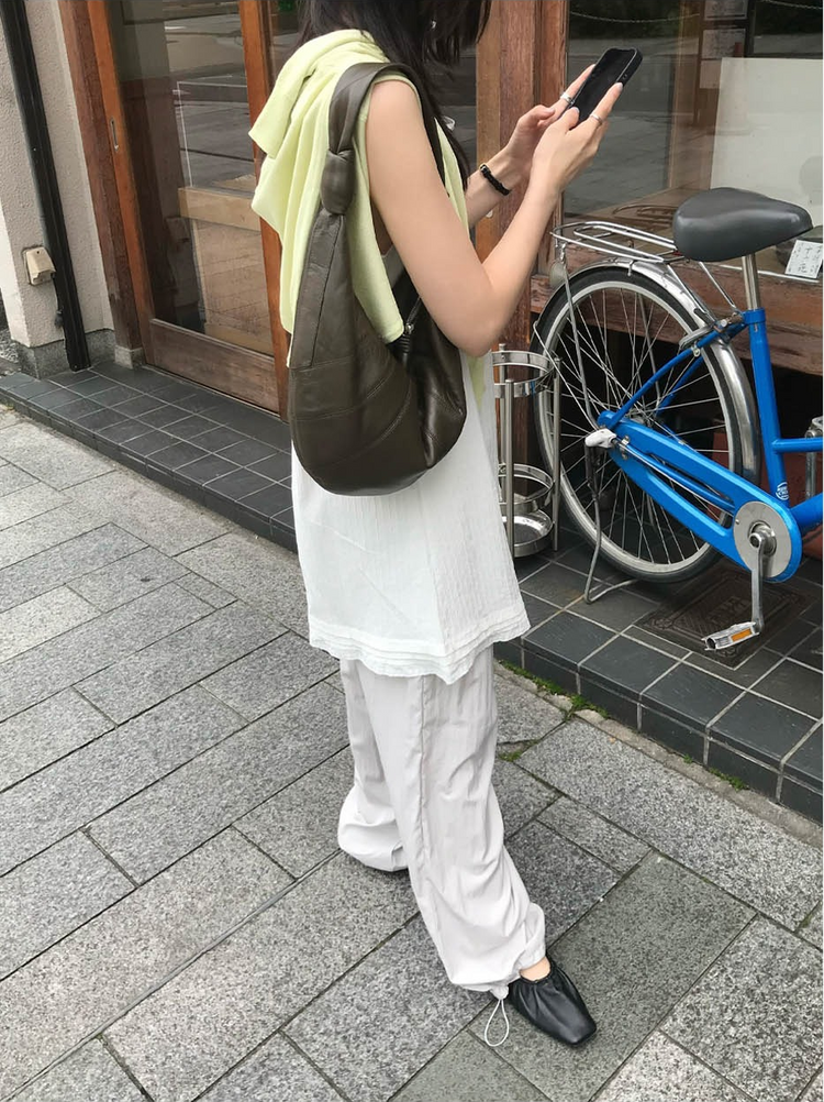 輕薄細腰頭抽身直褲
