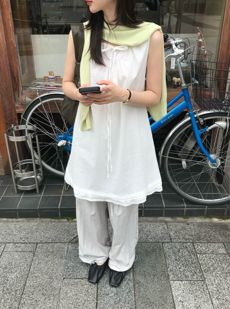 輕薄細腰頭抽身直褲