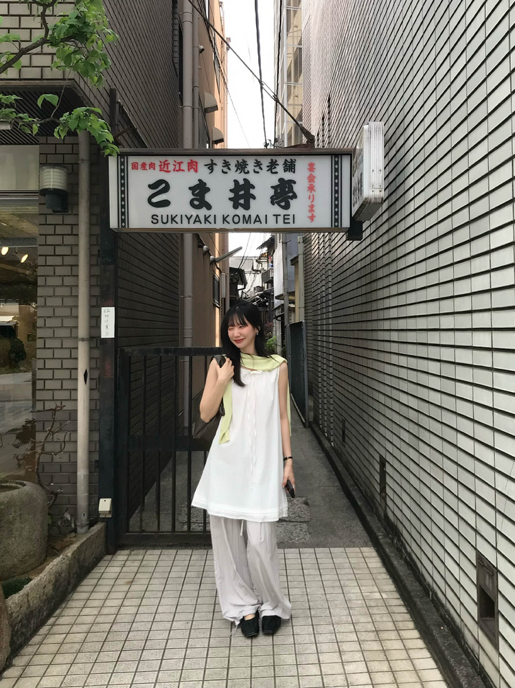 輕薄細腰頭抽身直褲