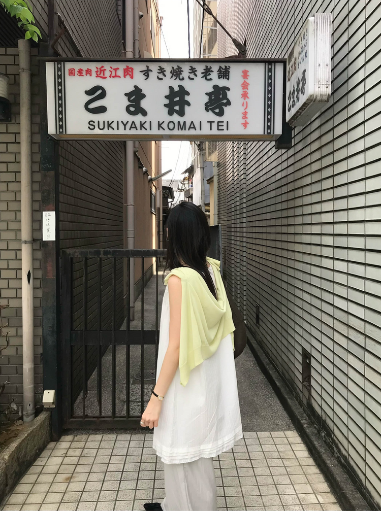 輕薄細腰頭抽身直褲