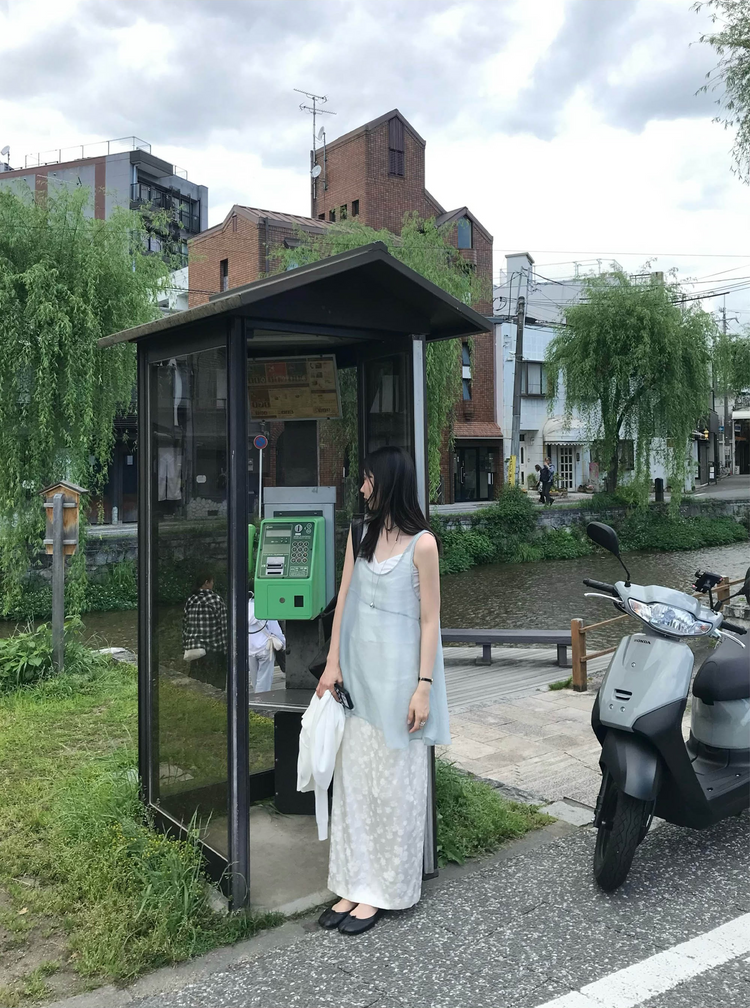 美色透膚壓線細節連身裙