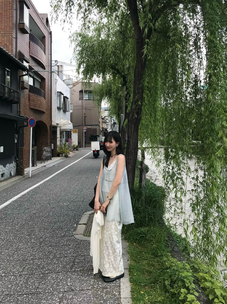美色透膚壓線細節連身裙