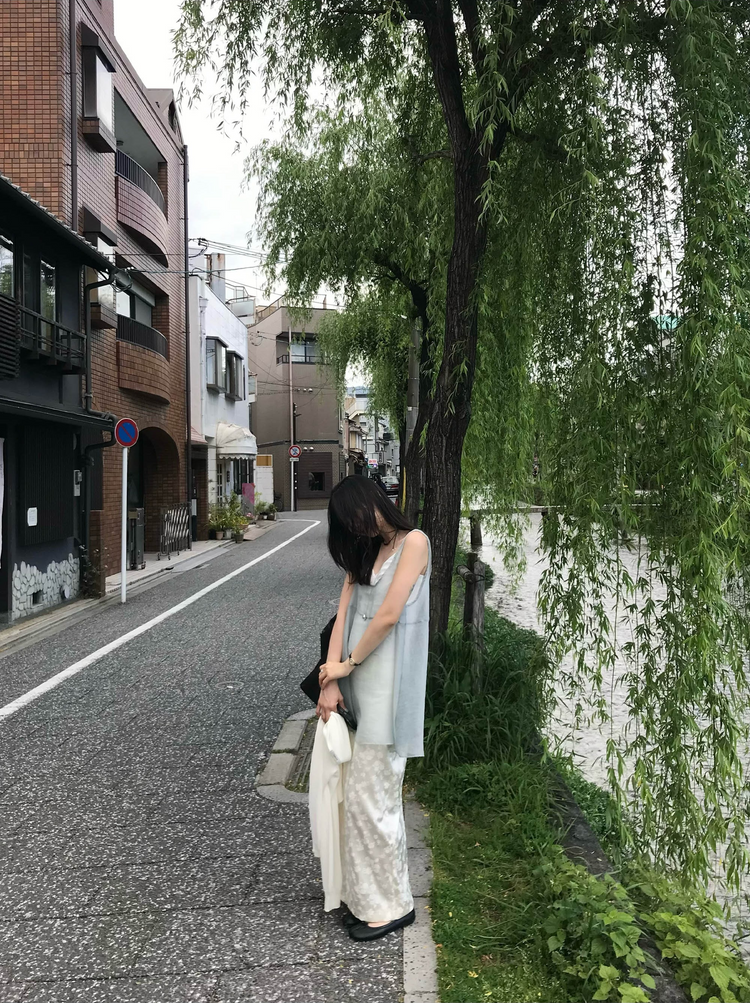 美色透膚壓線細節連身裙