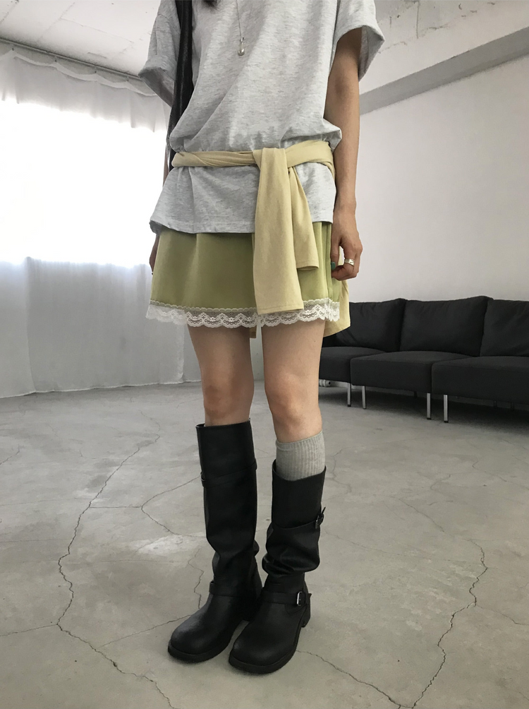 光澤感蕾絲邊細節短裙