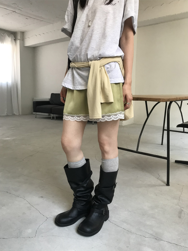 光澤感蕾絲邊細節短裙