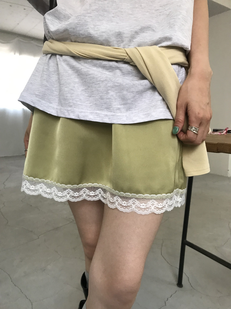 光澤感蕾絲邊細節短裙