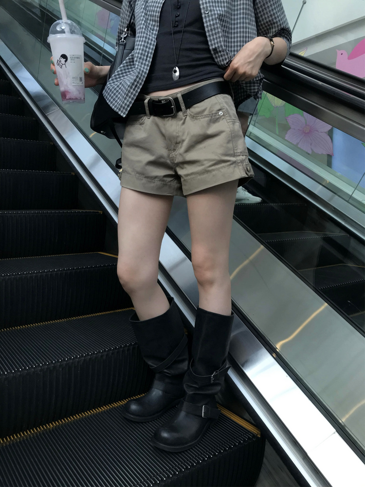 金屬扣工裝細節低腰短褲