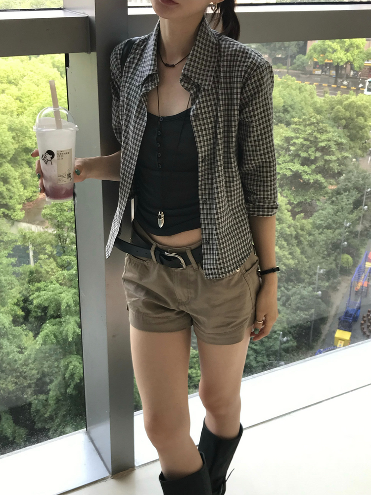 金屬扣工裝細節低腰短褲