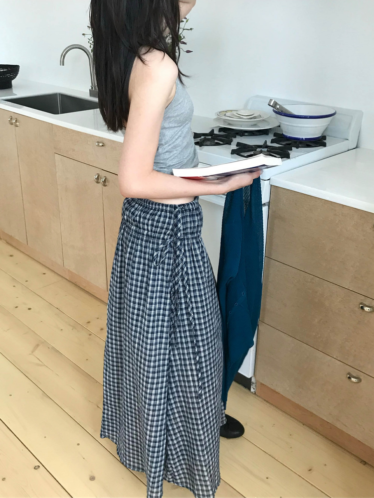 掛脖胸壓線細節上衣