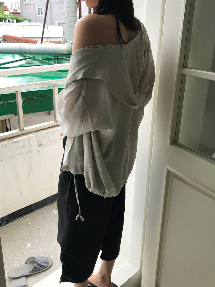 掛脖深V修腰上衣