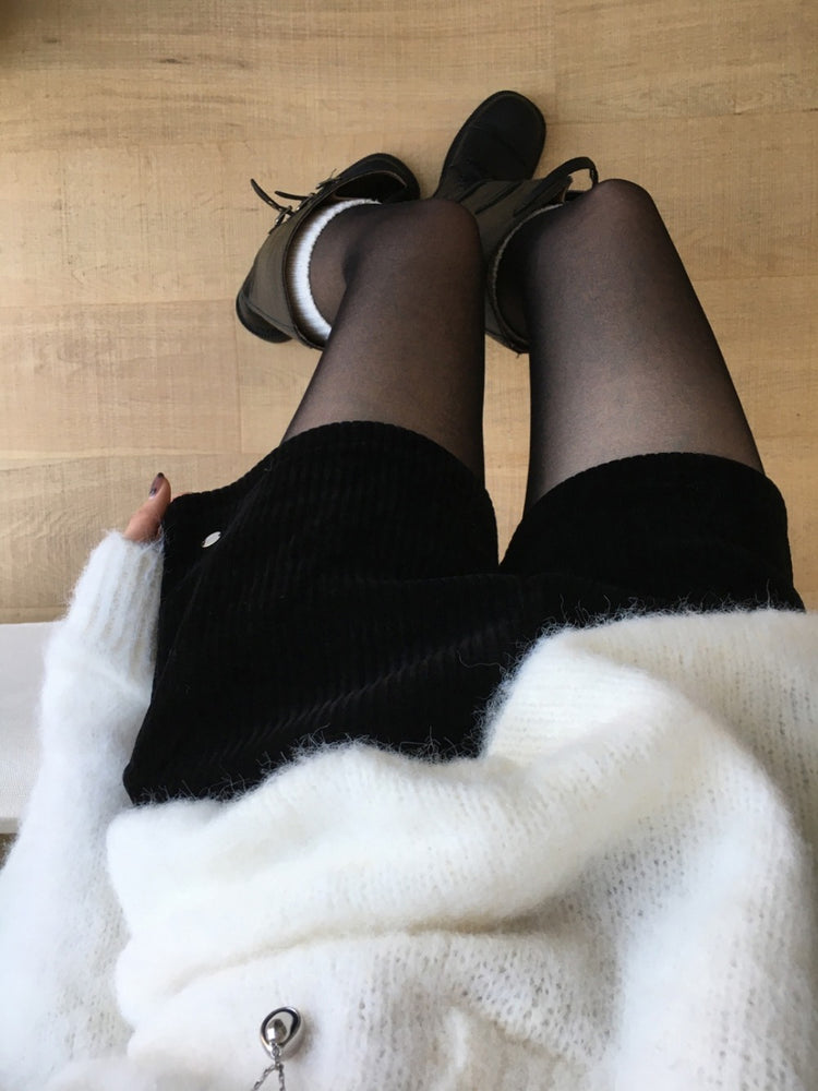 鐵扣細節燈芯絨短褲