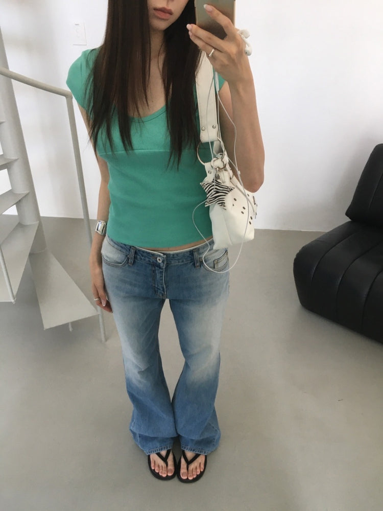 美色V領胸腺細節修身上衣